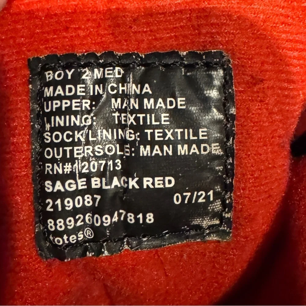 Totes Sage Kids Boys Black and Red Snow Boots